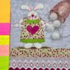 Pano de Prato Coelho com Coração Love - 50x70 cm com Renda Inglesa