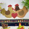 Pano de Prato 50x70cm – Galinhas, Coração e Carrinho de Flores