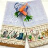 Kit 2 Panos de Prato Jardinagem e Galinha com Ovos e Flores – 50x70 cm com Renda Inglesa e Barra Digital